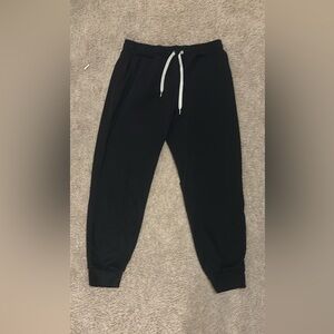Vuori Women’s black Joggers
